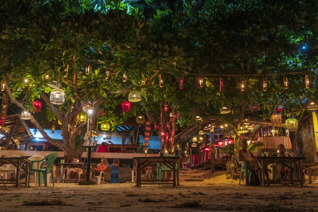 Six Palm Beach Aruba Restaurants On The Water